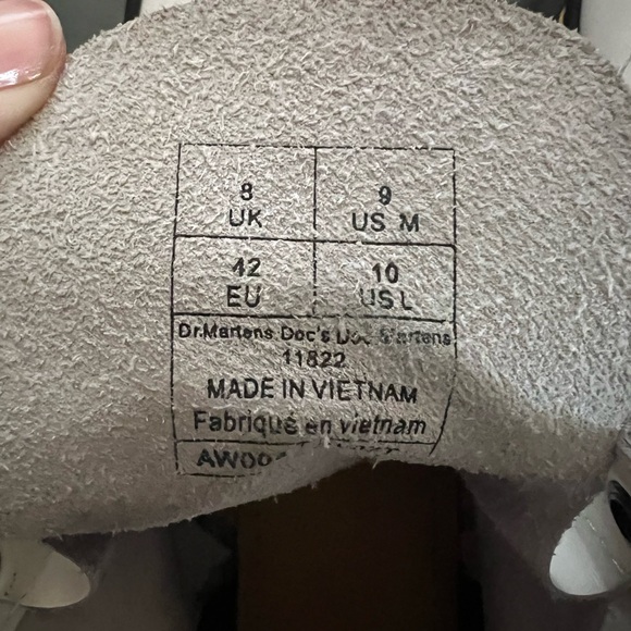 Adult size 9 Dr Martens - Picture 8 of 9